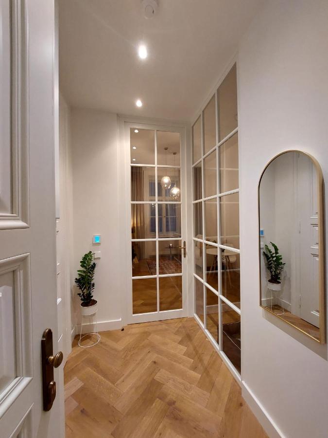 Luxury Apartment In The Centre Praha Bagian luar foto
